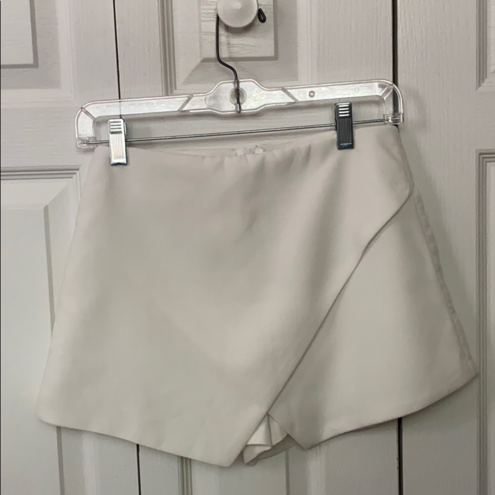 white fox, white envelope skort!